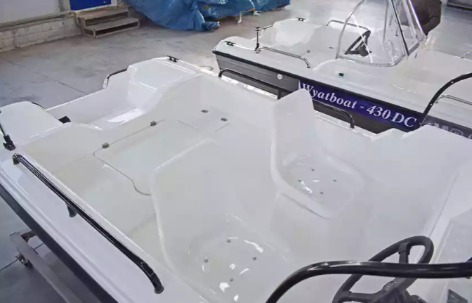 Комбинированный катер Wyatboat-430 M в Красноярске