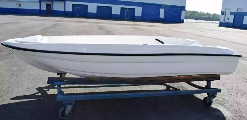 Стеклопластиковая лодка Пингвин (тримаран) в Красноярске