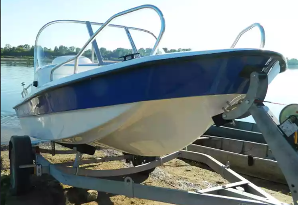 Стеклопластиковый катер Wyatboat-430 DC (тримаран) в Красноярске