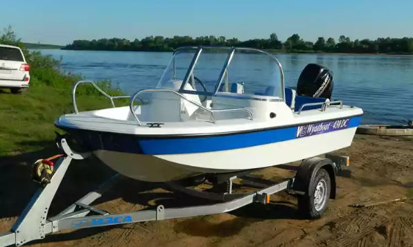 Стеклопластиковый катер Wyatboat-430 DC (тримаран) в Красноярске