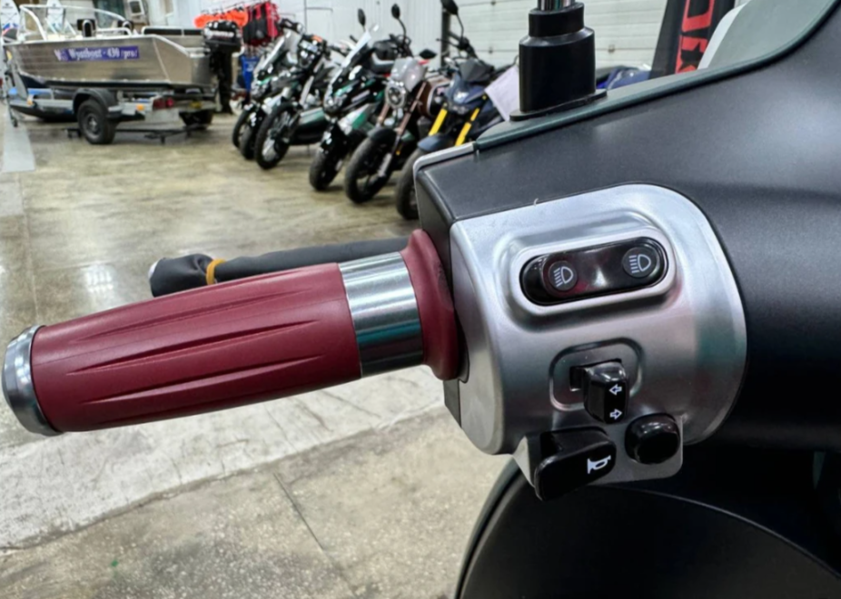 Скутер PROMAX Miami 240 (49) в Красноярске Скутер PROMAX Miami 240 (49) в Красноярске