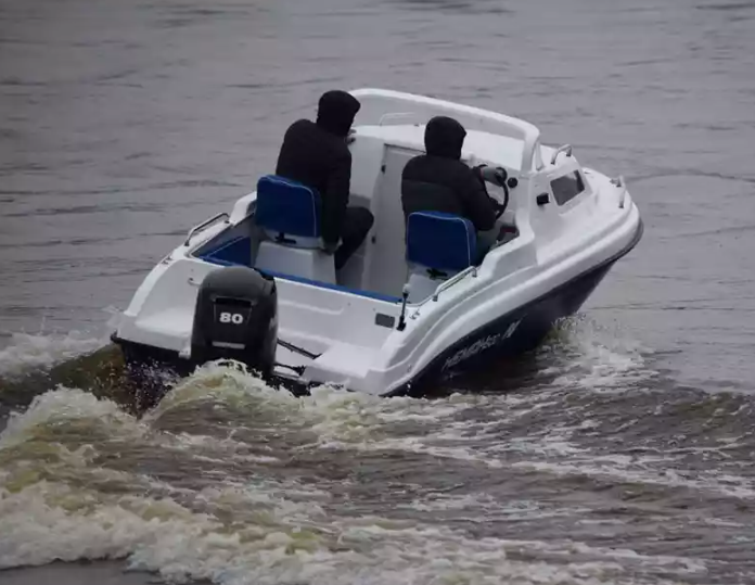 Комбинированный катер Neman-500 с каютой в Красноярске