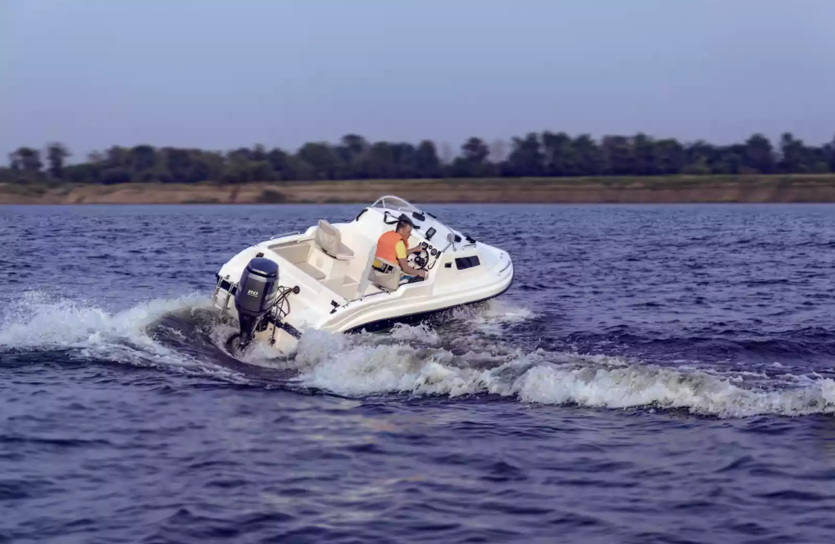 Стеклопластиковый катер Neman-500 в Красноярске Стеклопластиковый катер Neman-500 в Красноярске