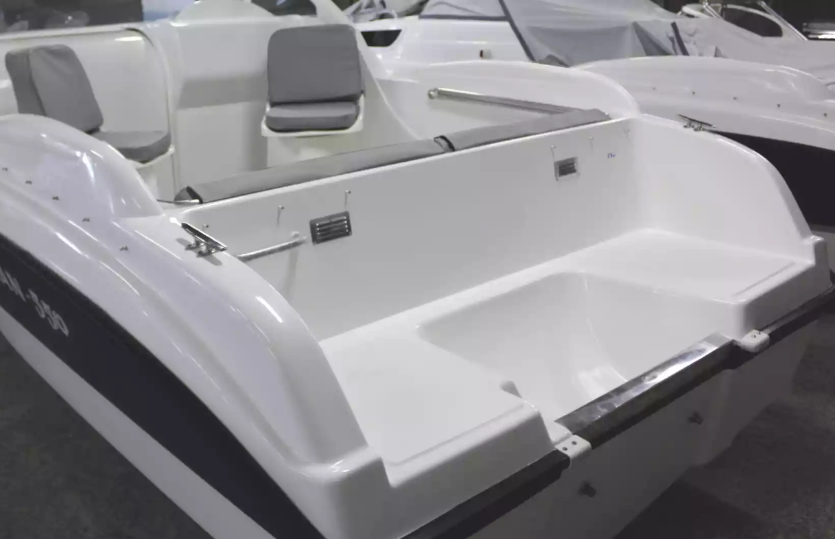 Стеклопластиковый катер Neman-550 с каютой в Красноярске