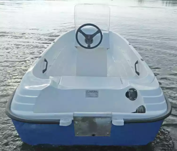 Стеклопластиковая лодка Пингвин с консолью (тримаран) в Красноярске