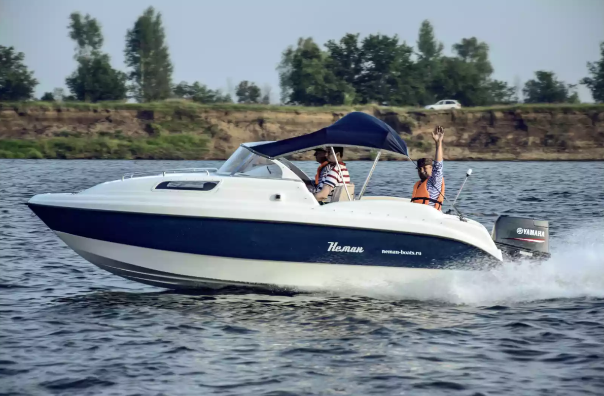 Стеклопластиковый катер Neman-550 с каютой в Красноярске