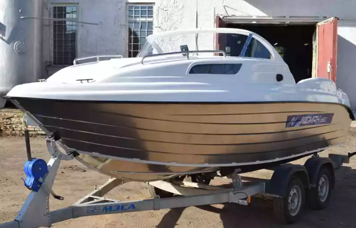 Комбинированный катер Neman-550 с каютой в Красноярске