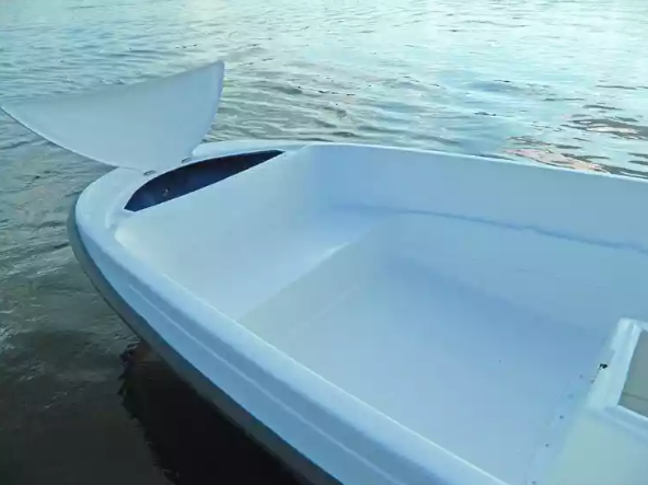 Стеклопластиковая лодка Пингвин с консолью (тримаран) в Красноярске