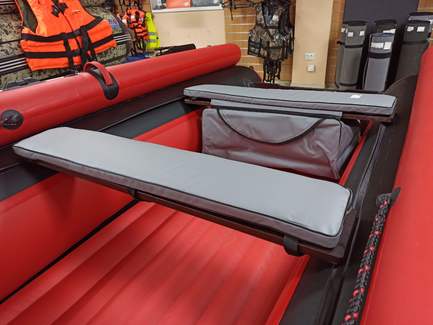 КОМПЛЕКТ МЯГКИХ НАКЛАДОК С СУМКОЙ ДЛЯ ЛОДОК 110Х20 СЕРЫЙ в Красноярске КОМПЛЕКТ МЯГКИХ НАКЛАДОК С СУМКОЙ ДЛЯ ЛОДОК 110Х20 СЕРЫЙ в Красноярске