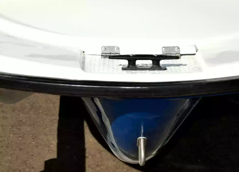 Стеклопластиковая лодка Пингвин с консолью (тримаран) в Красноярске