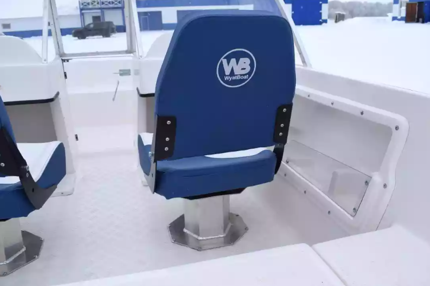 Стеклопластиковый катер Wyatboat-430DCМ (килевая) в Красноярске