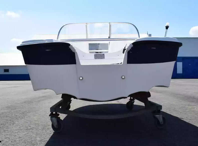 Стеклопластиковый катер Wyatboat-430 DC (тримаран) в Красноярске