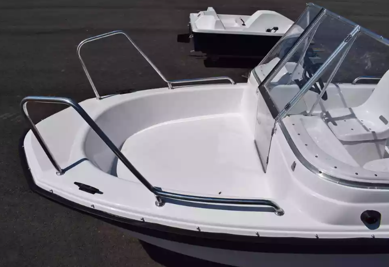 Стеклопластиковый катер Wyatboat-430 DC (тримаран) в Красноярске