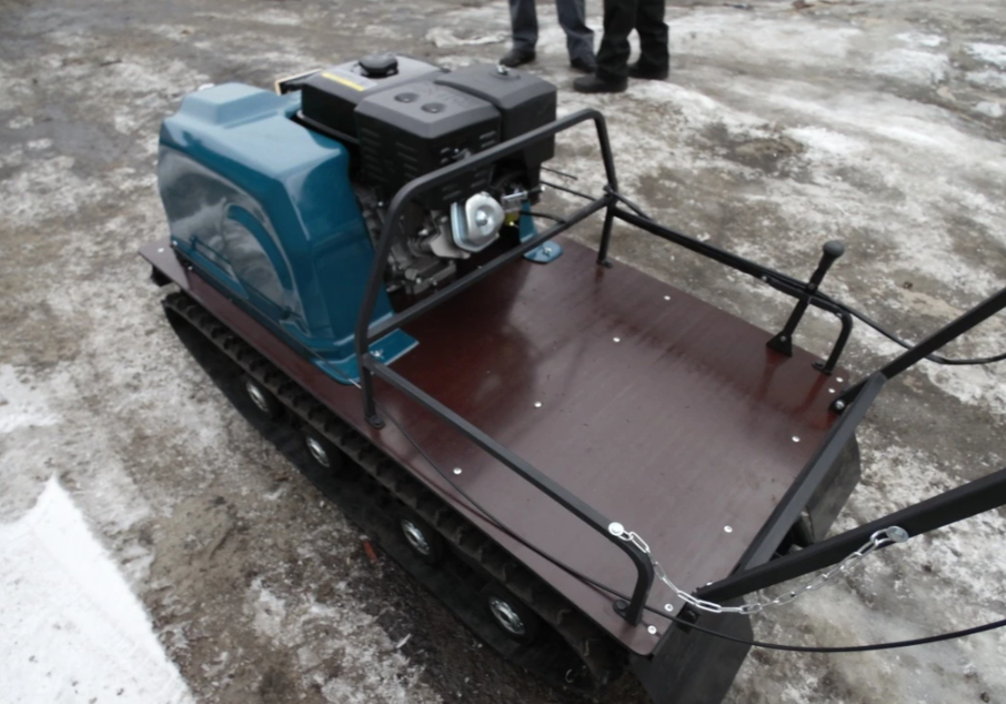 Мотобуксировщик AhtaR LR13 с реверс-вариатором Буран (задний ход) в Красноярске Мотобуксировщик AhtaR LR13 с реверс-вариатором Буран (задний ход) в Красноярске