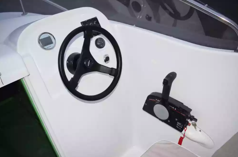 Стеклопластиковый катер Neman-530 с каютой в Красноярске