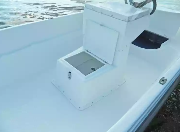 Стеклопластиковая лодка Пингвин с консолью (тримаран) в Красноярске