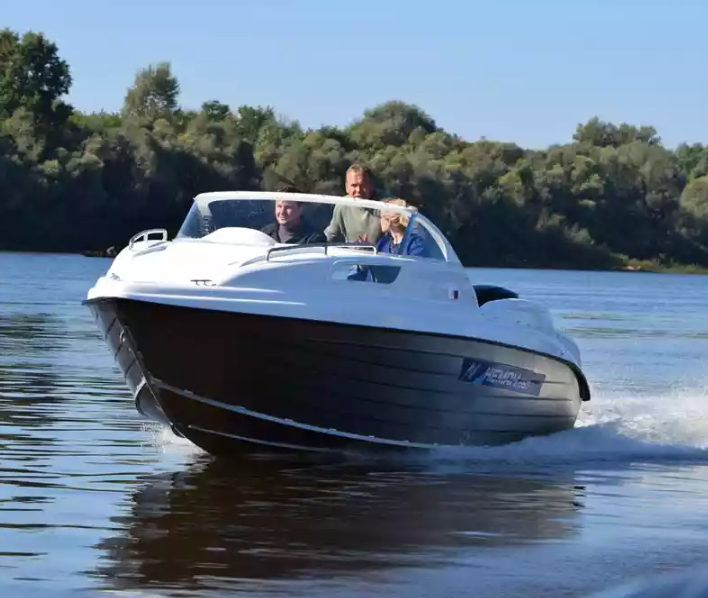 Комбинированный катер Neman-550 с каютой в Красноярске