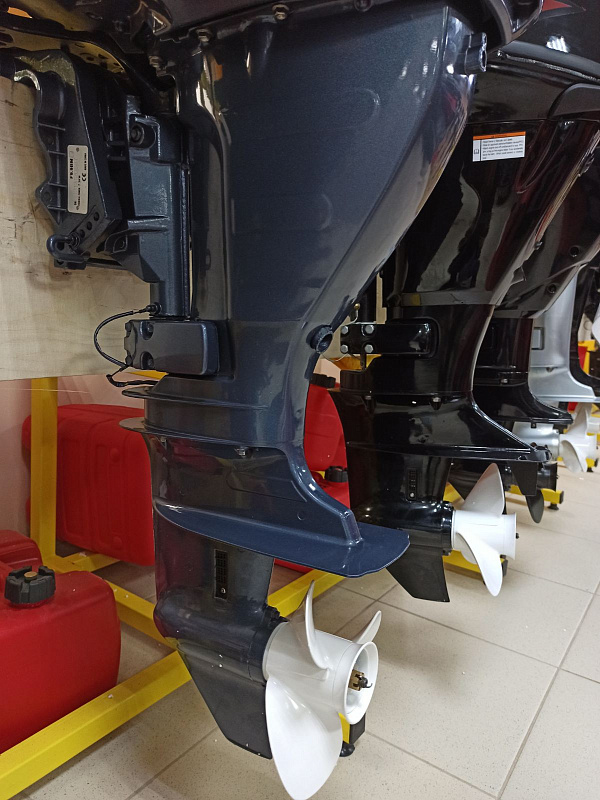 Лодочный мотор BREEZE F9,9S (4х тактный) в Красноярске Лодочный мотор BREEZE F9,9S (4х тактный) в Красноярске