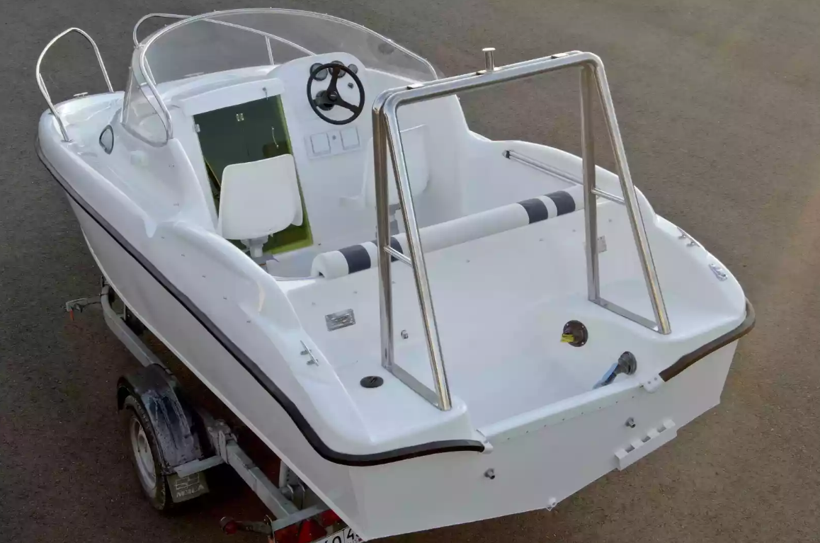 Комбинированный катер Neman-530 с каютой в Красноярске