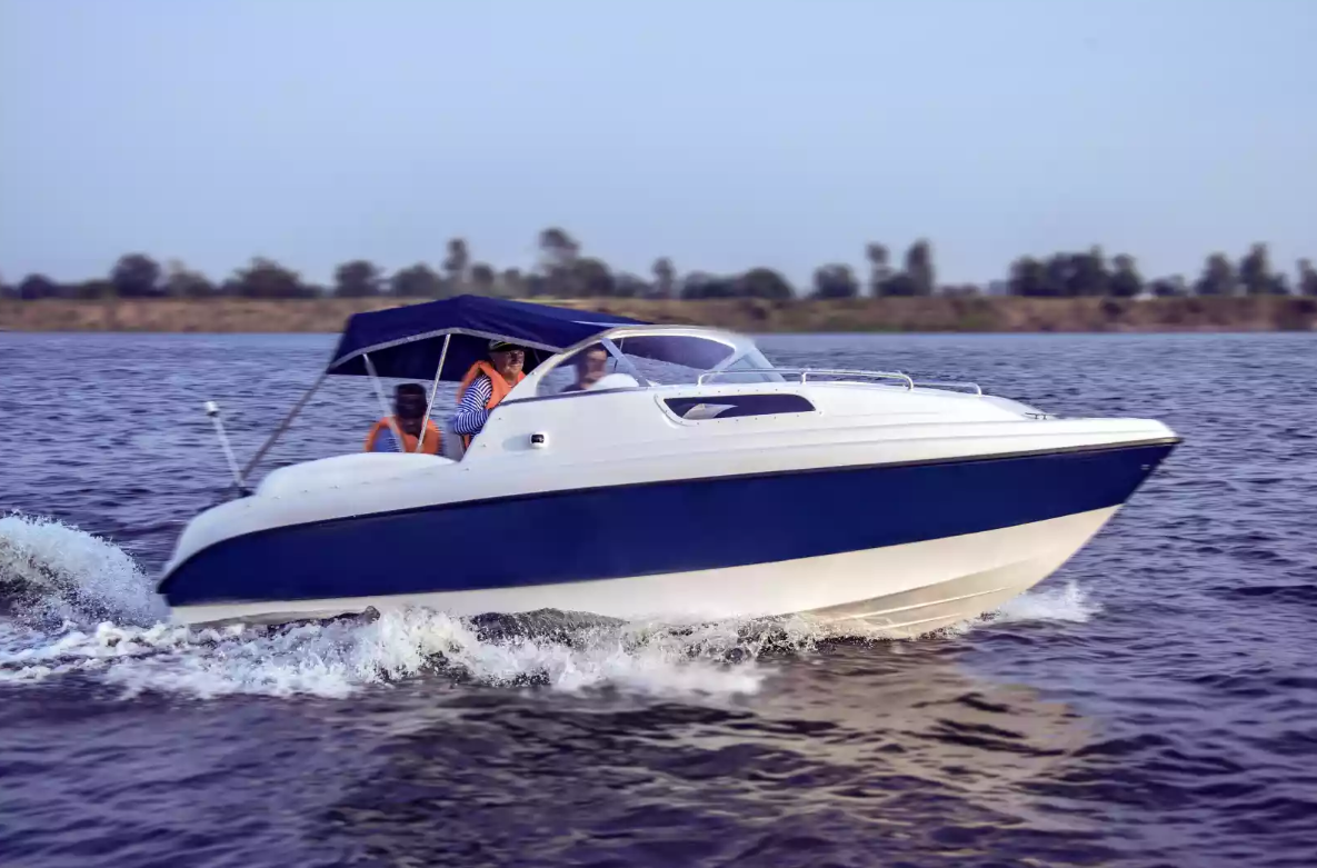 Стеклопластиковый катер Neman-550 с каютой в Красноярске