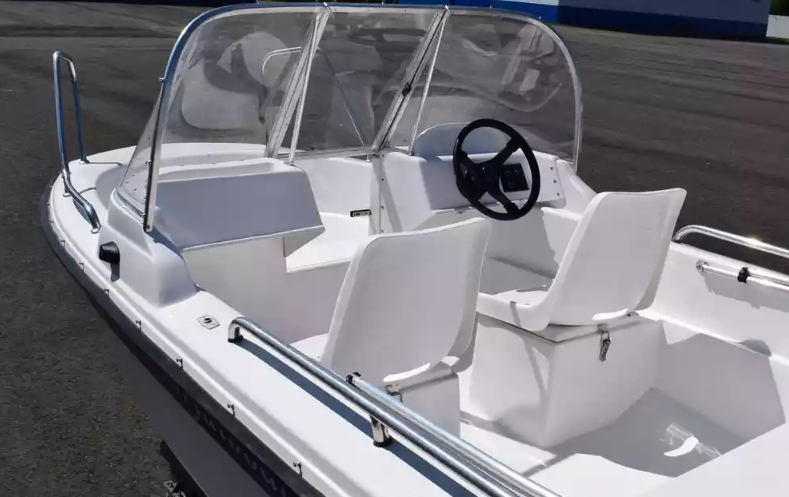 Стеклопластиковый катер Wyatboat-430 DC (тримаран) в Красноярске