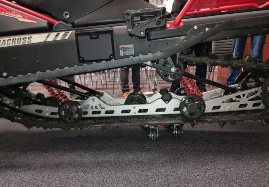 Снегоход AODES Siberiacross 1000 WT 508mm LCD 6.8 в Красноярске Снегоход AODES Siberiacross 1000 WT 508mm LCD 6.8 в Красноярске