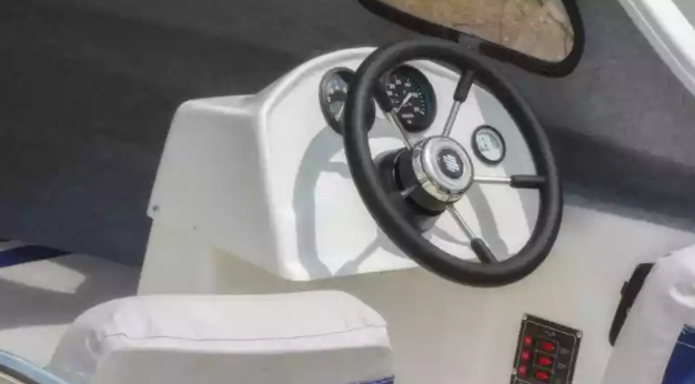 Стеклопластиковый катер Wyatboat-3 П (полурубка) в Красноярске