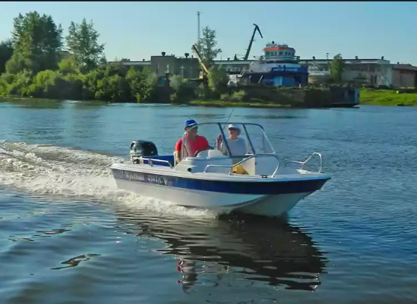 Стеклопластиковый катер Wyatboat-430 DC (тримаран) в Красноярске