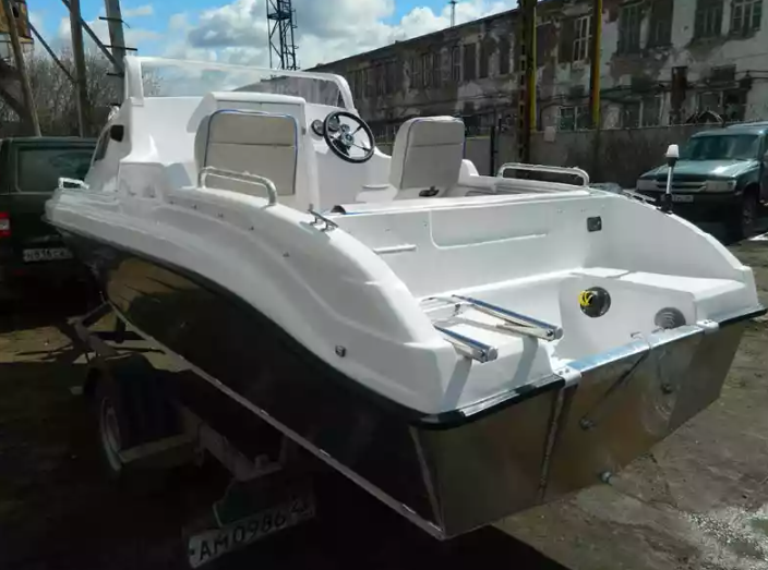 Комбинированный катер Neman-500 с каютой в Красноярске