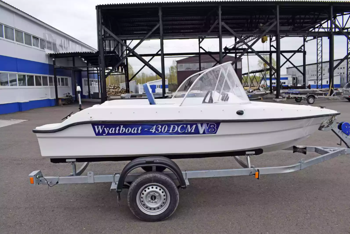 Стеклопластиковый катер Wyatboat-430DCМ (килевая) в Красноярске