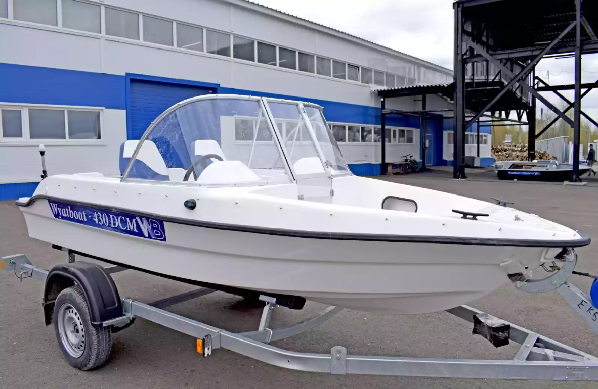 Стеклопластиковый катер Wyatboat-430DCМ (килевая) в Красноярске