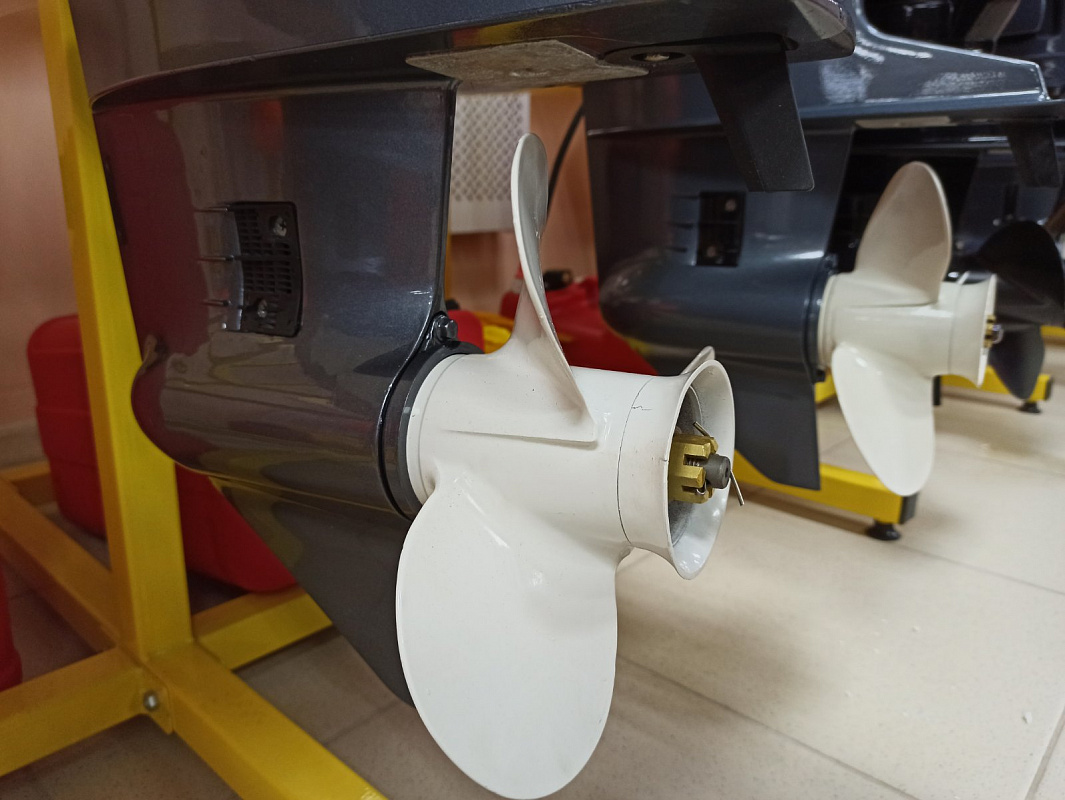 Лодочный мотор BREEZE T30S (2х тактный) в Красноярске Лодочный мотор BREEZE T30S (2х тактный) в Красноярске