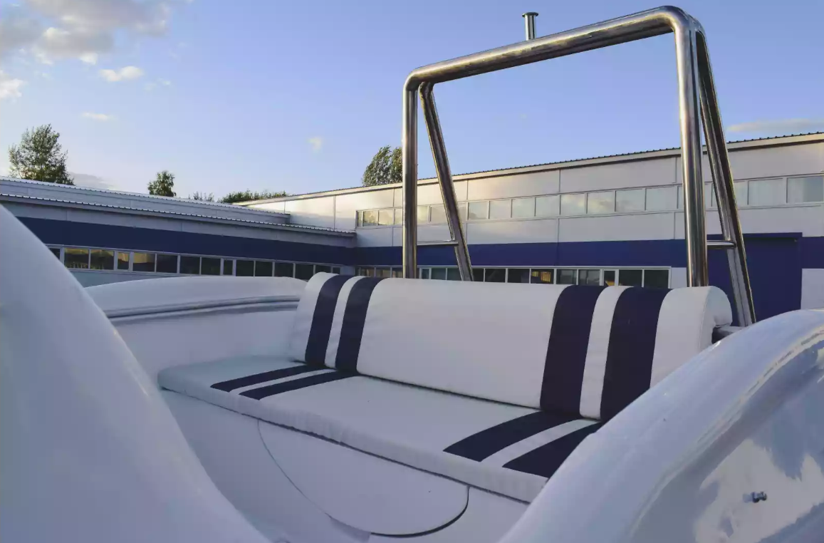 Комбинированный катер Neman-530 с каютой в Красноярске