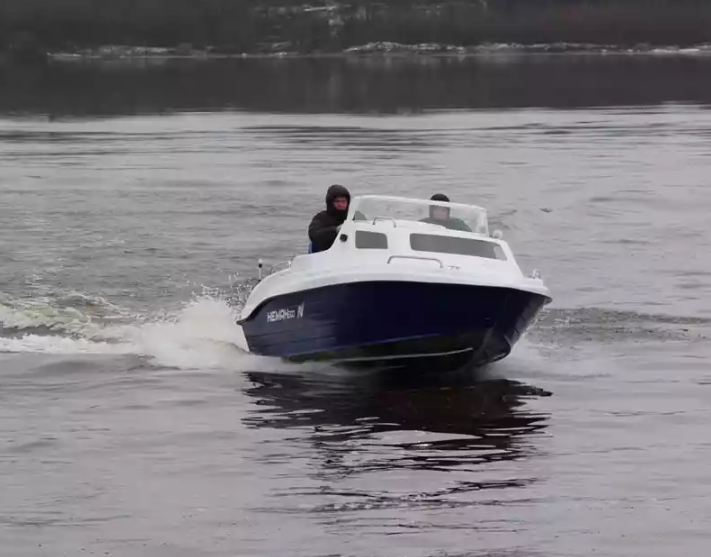 Комбинированный катер Neman-500 с каютой в Красноярске