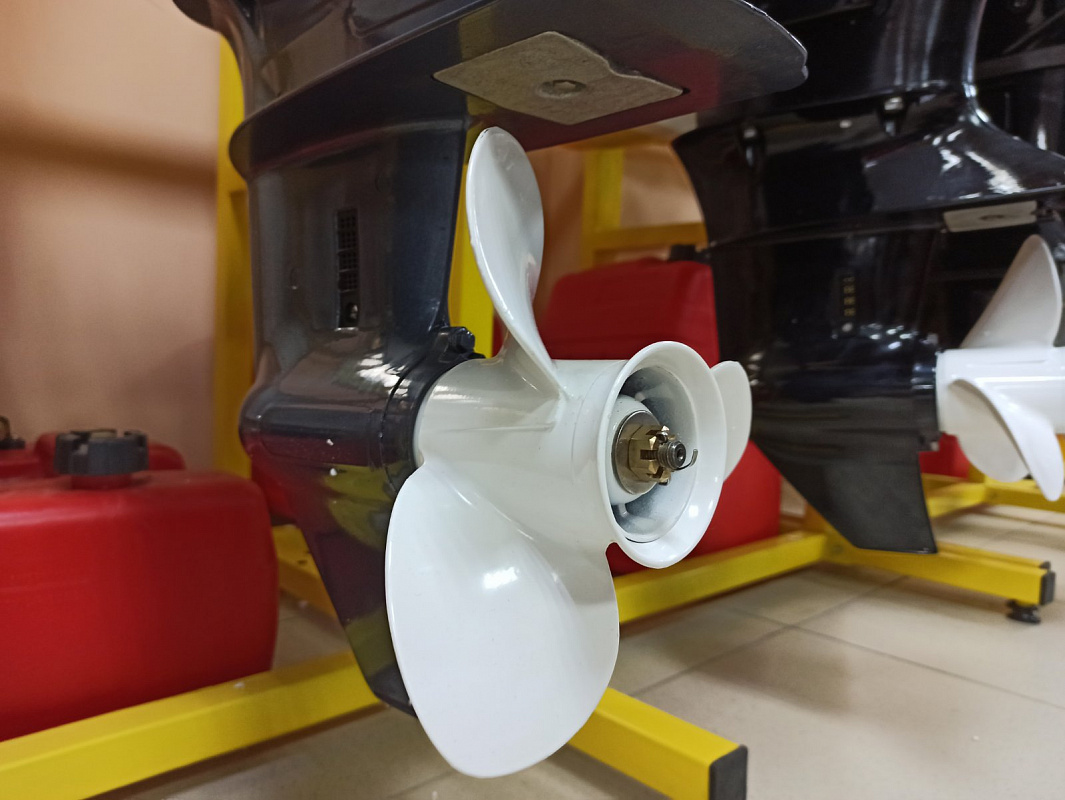 Лодочный мотор BREEZE F9,9S (4х тактный) в Красноярске Лодочный мотор BREEZE F9,9S (4х тактный) в Красноярске