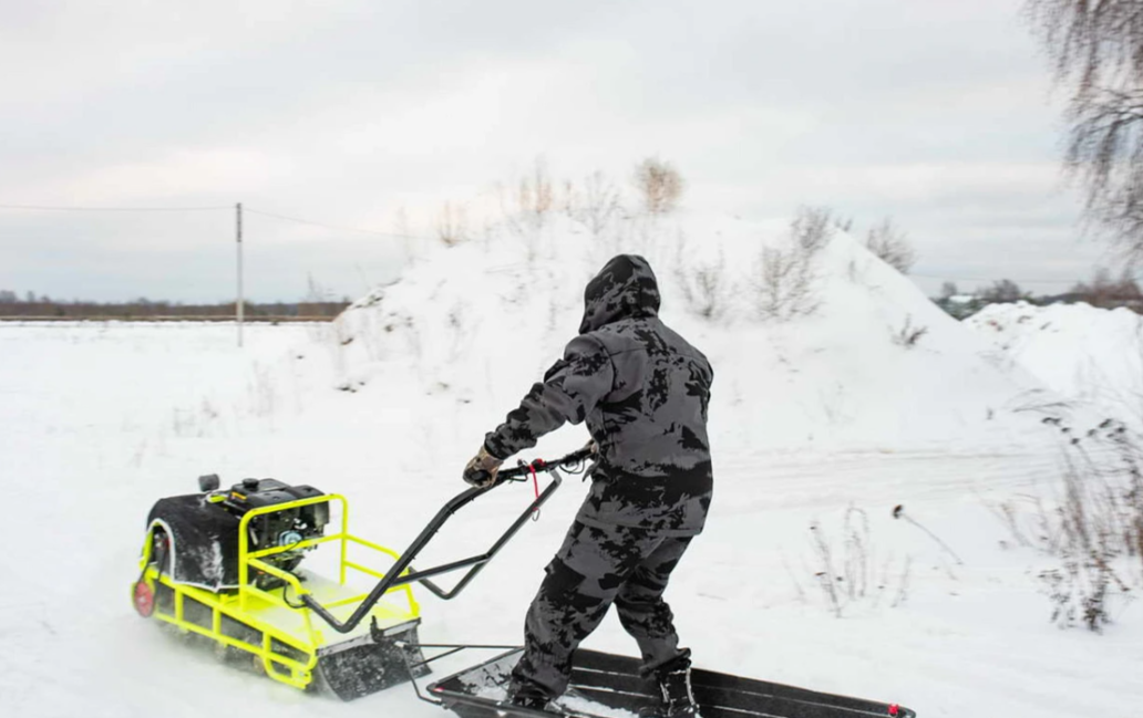 Мотобуксировщик Бурлак ХОЗЯИН-1 (капот ткань) в Красноярске Мотобуксировщик Бурлак ХОЗЯИН-1 (капот ткань) в Красноярске