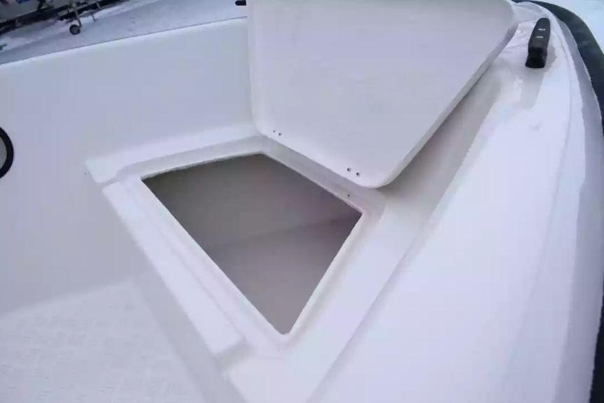 Стеклопластиковый катер Wyatboat-430DCМ (килевая) в Красноярске