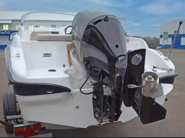 Стеклопластиковый катер Neman-530 с каютой в Красноярске