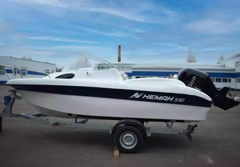 Стеклопластиковый катер Neman-530 с каютой в Красноярске
