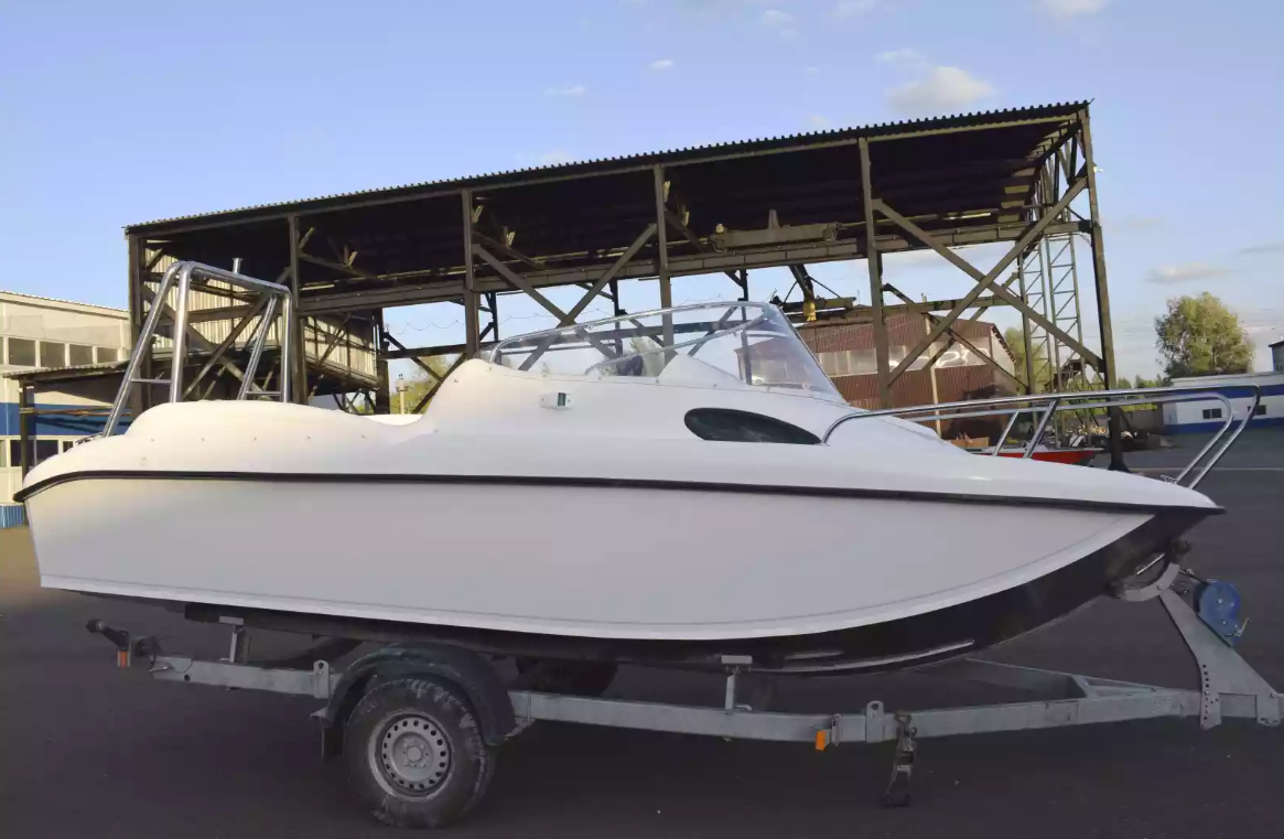 Комбинированный катер Neman-530 с каютой в Красноярске