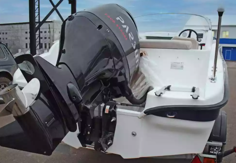 Стеклопластиковый катер Neman-530 с каютой в Красноярске