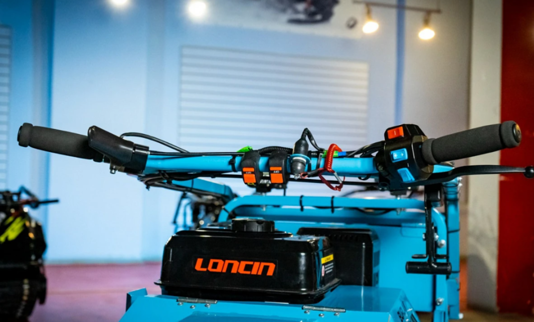 Мотобуксировщик Бурлак Таежник 20 л.с. в Красноярске Мотобуксировщик Бурлак Таежник 20 л.с. в Красноярске