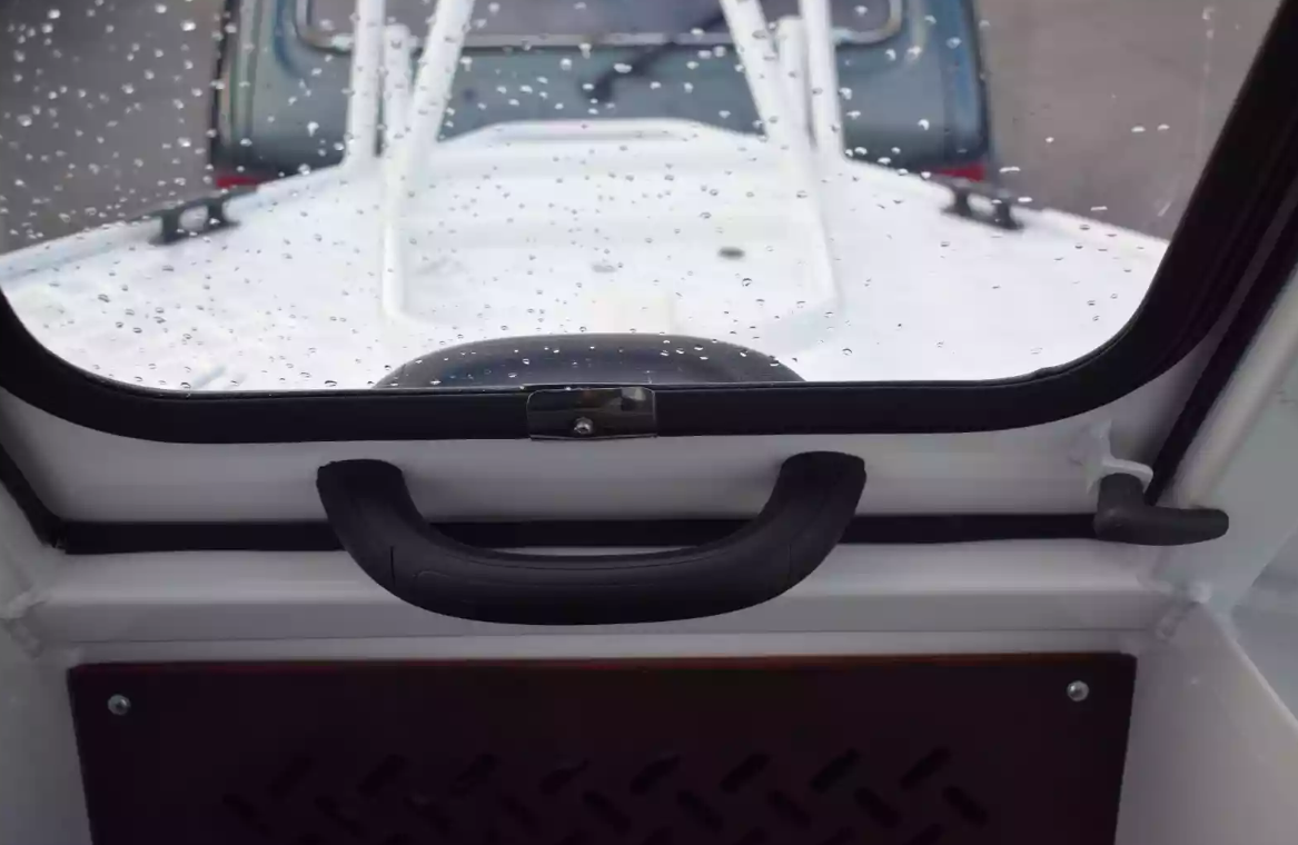 Алюминиевый катер Неман-500 (закрытая рубка) в Красноярске Алюминиевый катер Неман-500 (закрытая рубка) в Красноярске