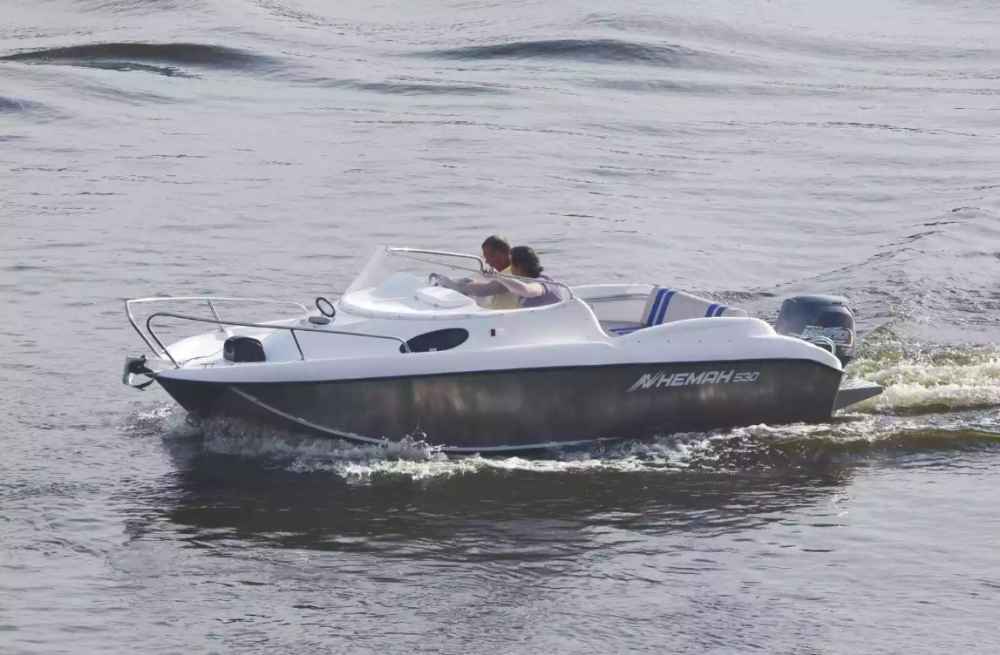 Комбинированный катер Neman-530 с каютой в Красноярске