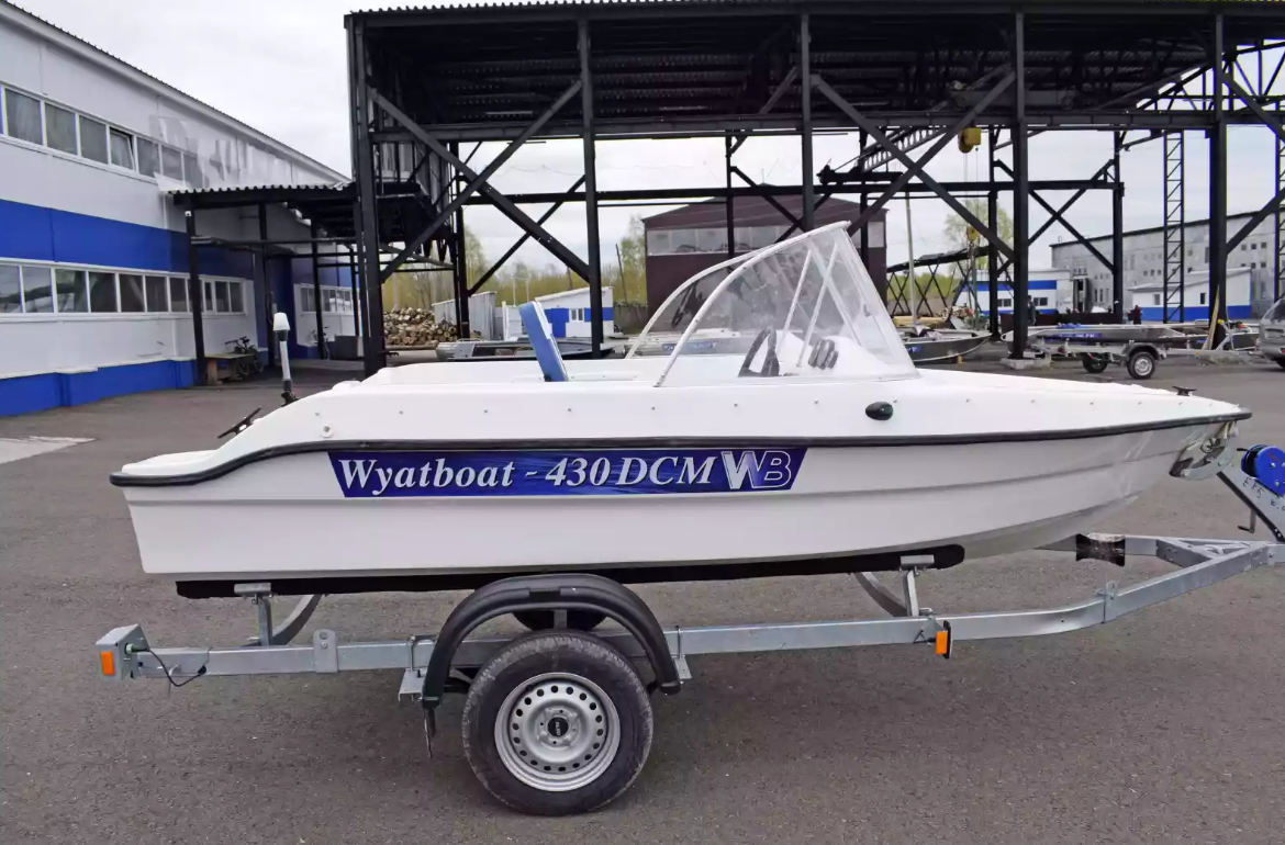 Стеклопластиковый катер Wyatboat-430DCМ (килевая) в Красноярске