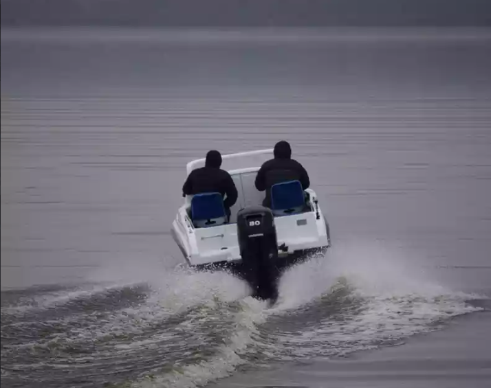 Комбинированный катер Neman-500 с каютой в Красноярске