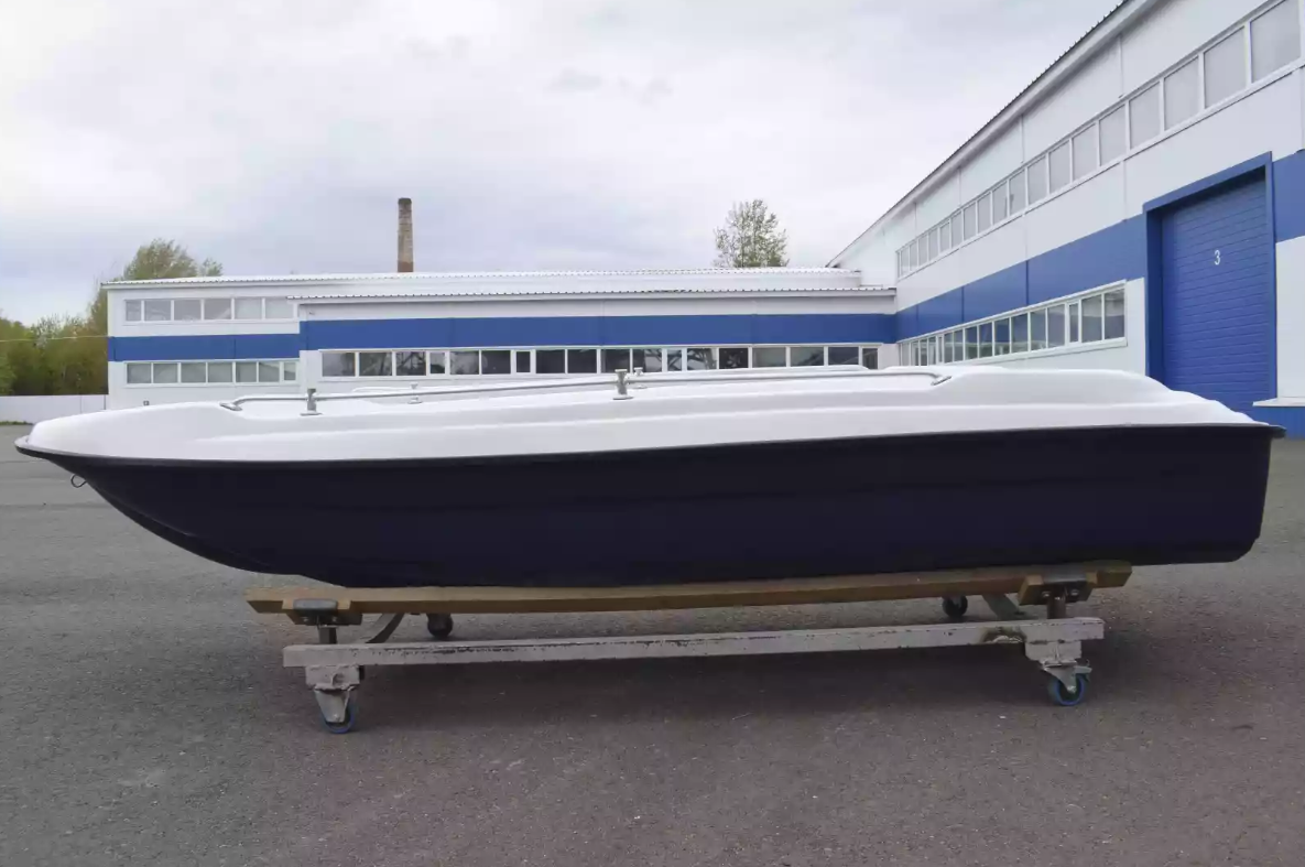 Стеклопластиковая лодка Пингвин New (тримаран) в Красноярске