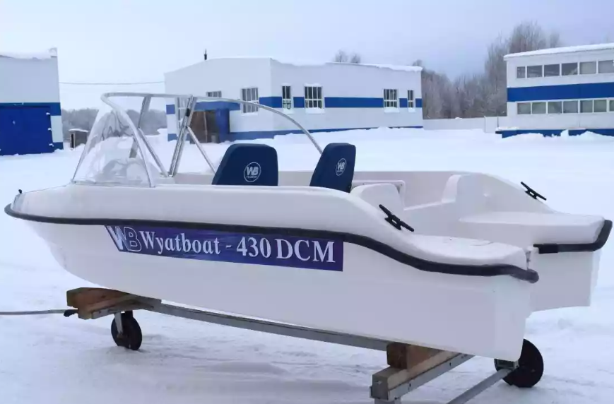 Стеклопластиковый катер Wyatboat-430DCМ (килевая) в Красноярске
