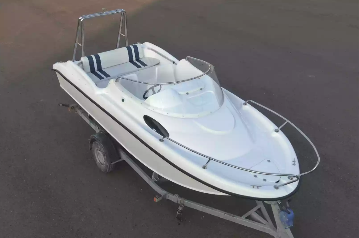 Комбинированный катер Neman-530 с каютой в Красноярске