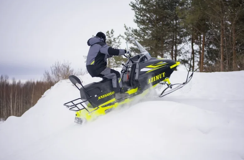 Миниснегоход Бурлак Азимут 20 л.с.  Б/У в Красноярске Миниснегоход Бурлак Азимут 20 л.с.  Б/У в Красноярске